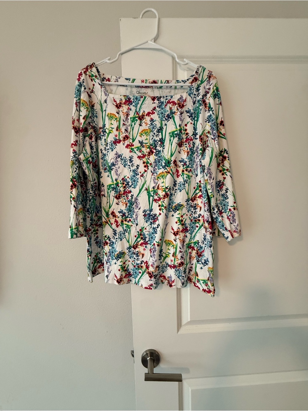 Chico's White Floral Scoop-Neck Tunic with Multicolor Bouquet Print